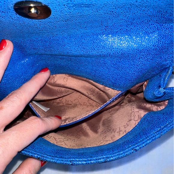 Stella McCartney Vegetarian Suede Quilted Chain-Link Crossbody Bag in Blue - Picture 15 of 16